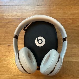 Gold beats by dre solo 3 wireless headphones